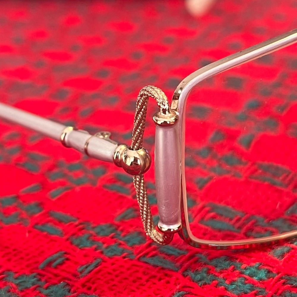 Vintage women’s Gold Metal Frames Glasses - Picture 4 of 6